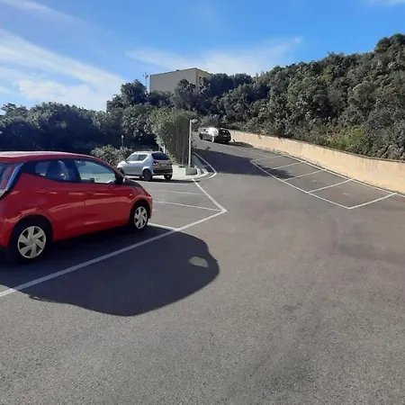 Golf & Sea Is Molas Pula