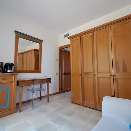 Golf & Sea Is Molas Apartment *