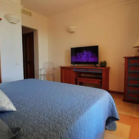 Golf & Sea Is Molas Apartment *